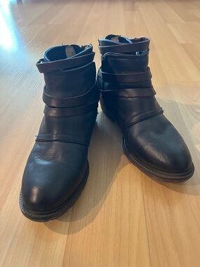 Freebird Mateo women’s ankle boots